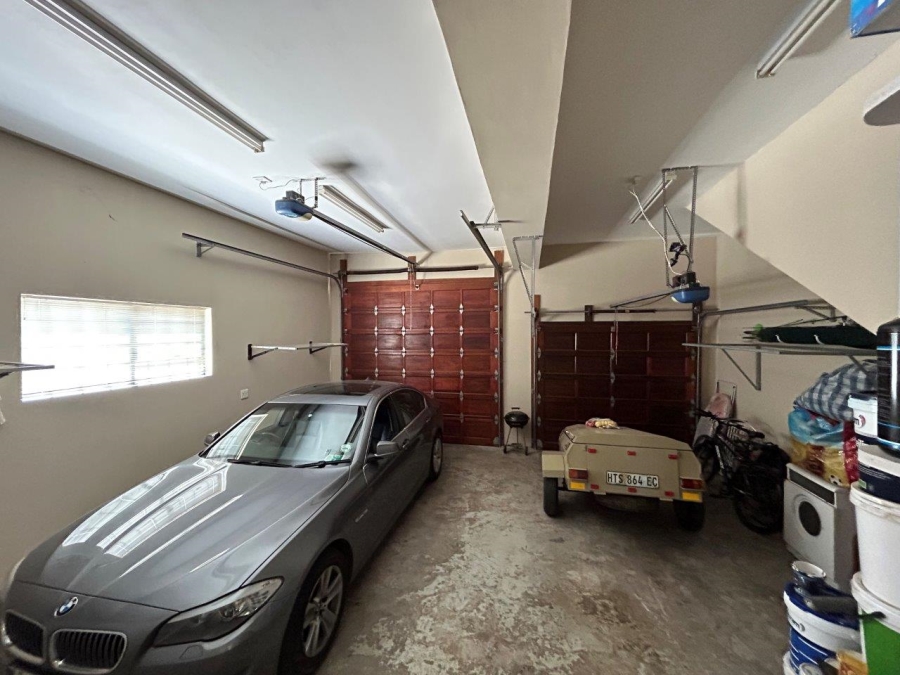 9 Bedroom Property for Sale in Wavecrest Eastern Cape
